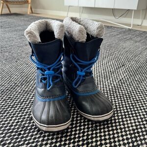 Sorel Kids Black and Blue Snow Boots size 6